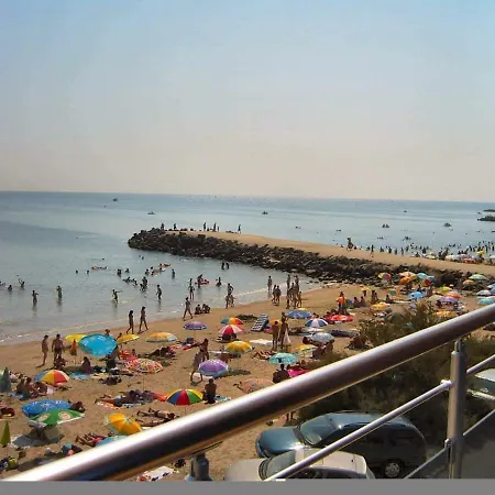 Sb Beach 3* פומורי